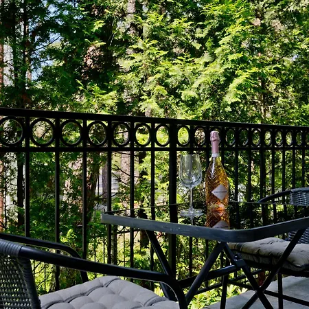 In Patio Daire