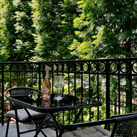 In Patio Daire Jurata